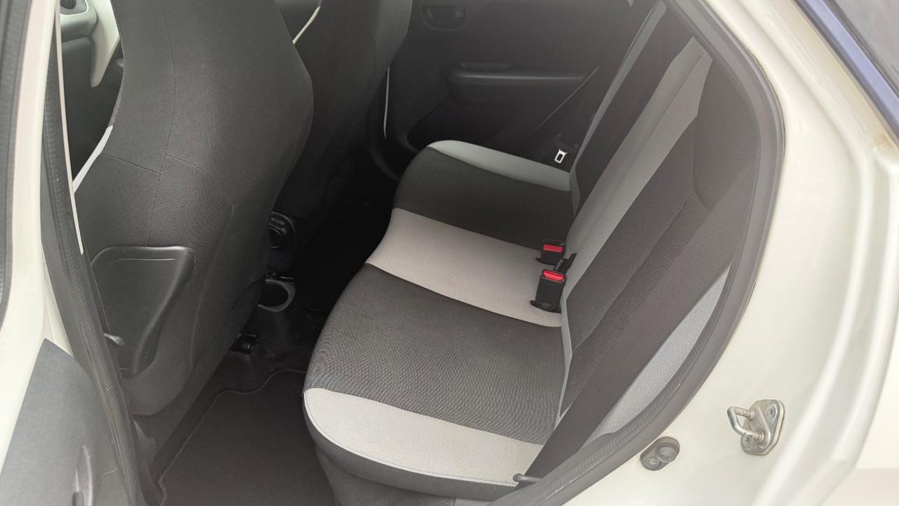Toyota Aygo 1.0 VVT-i 69 CV 5 porte x-play