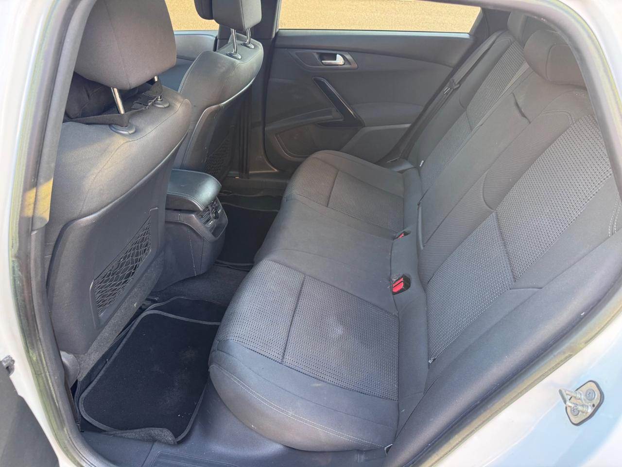Peugeot 5008 1.6 e-HDi 115CV S&S garanzia 12 mesi