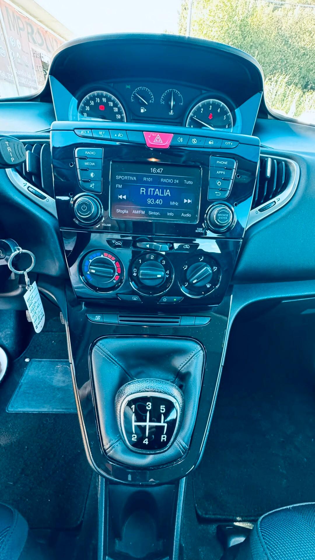 Lancia Ypsilon 1.2 69 CV 5 porte S&S Platinum