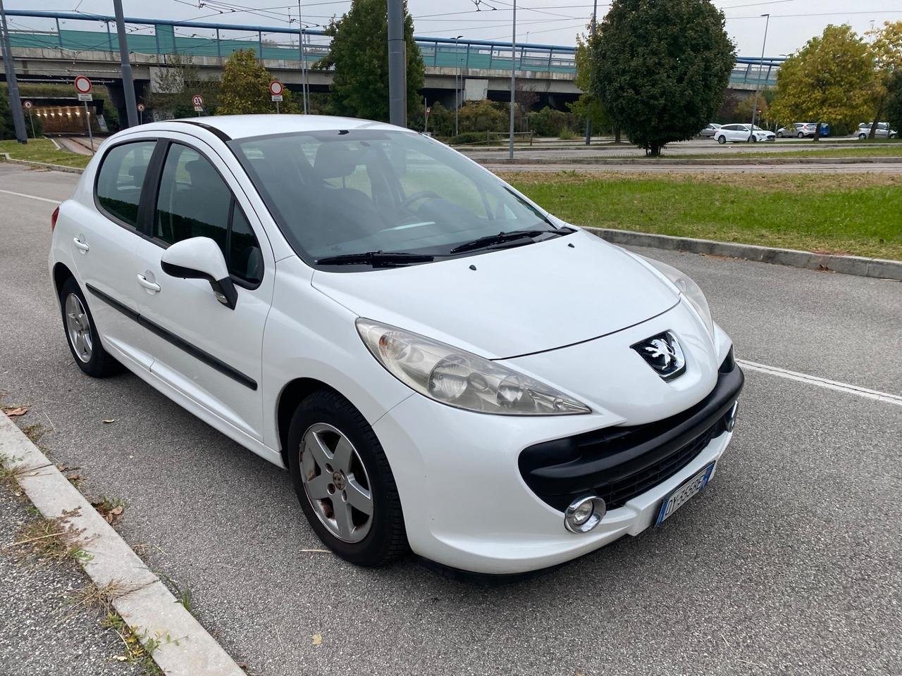 Peugeot 207 1.4 8V 75CV 5p. Energie Sport ECO GPL