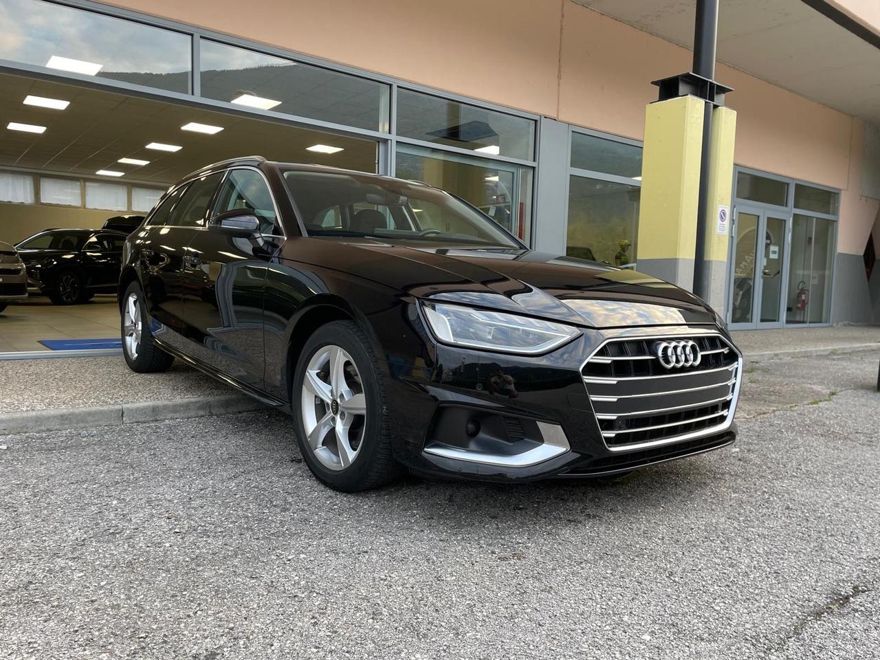 Audi A4 30 TDI/136 CV S tronic Business Advanced