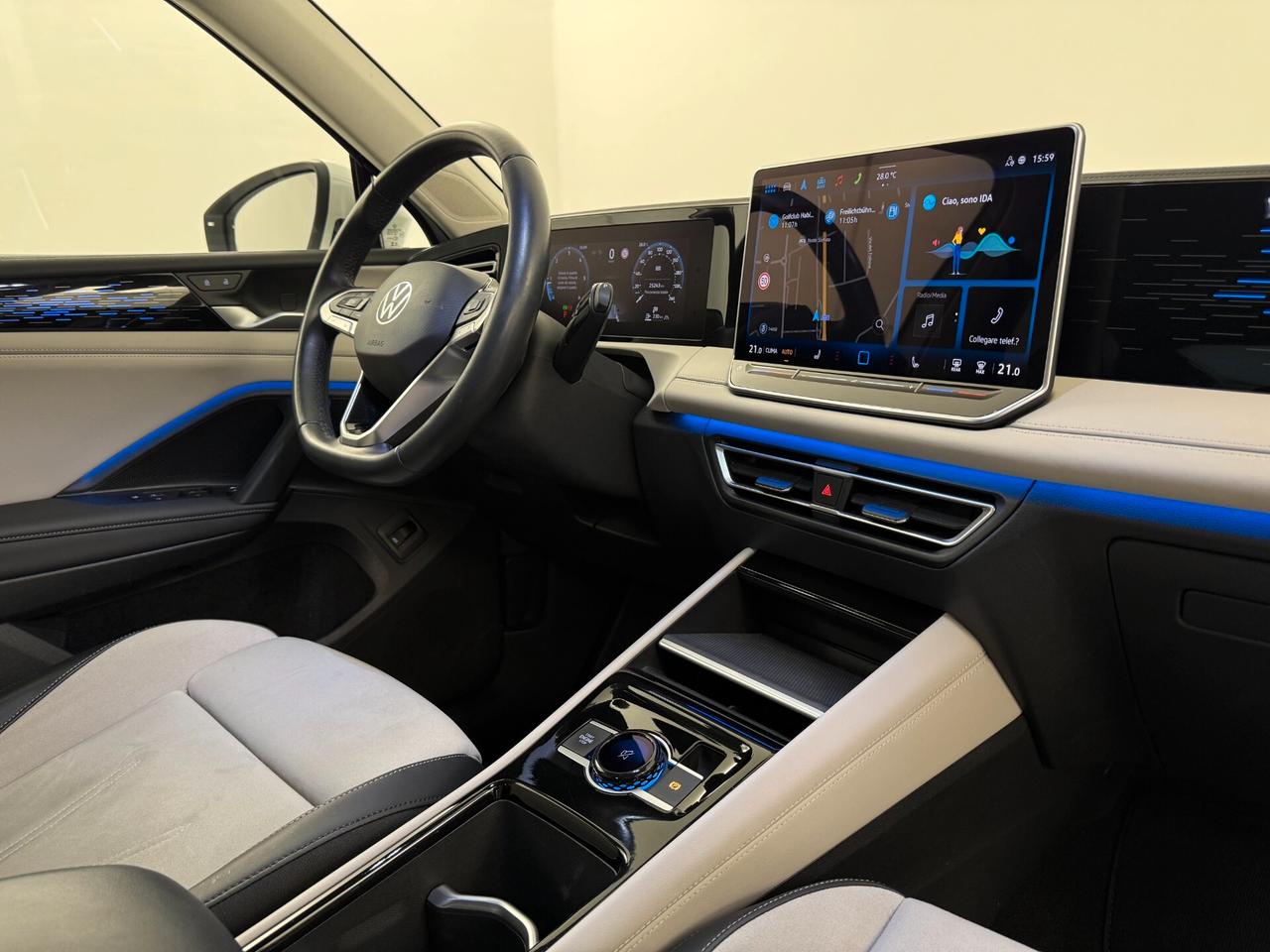 Volkswagen Tiguan 2.0 TDI 150 CV DSG Elegance led gancio elettrico adattivo retrocamera