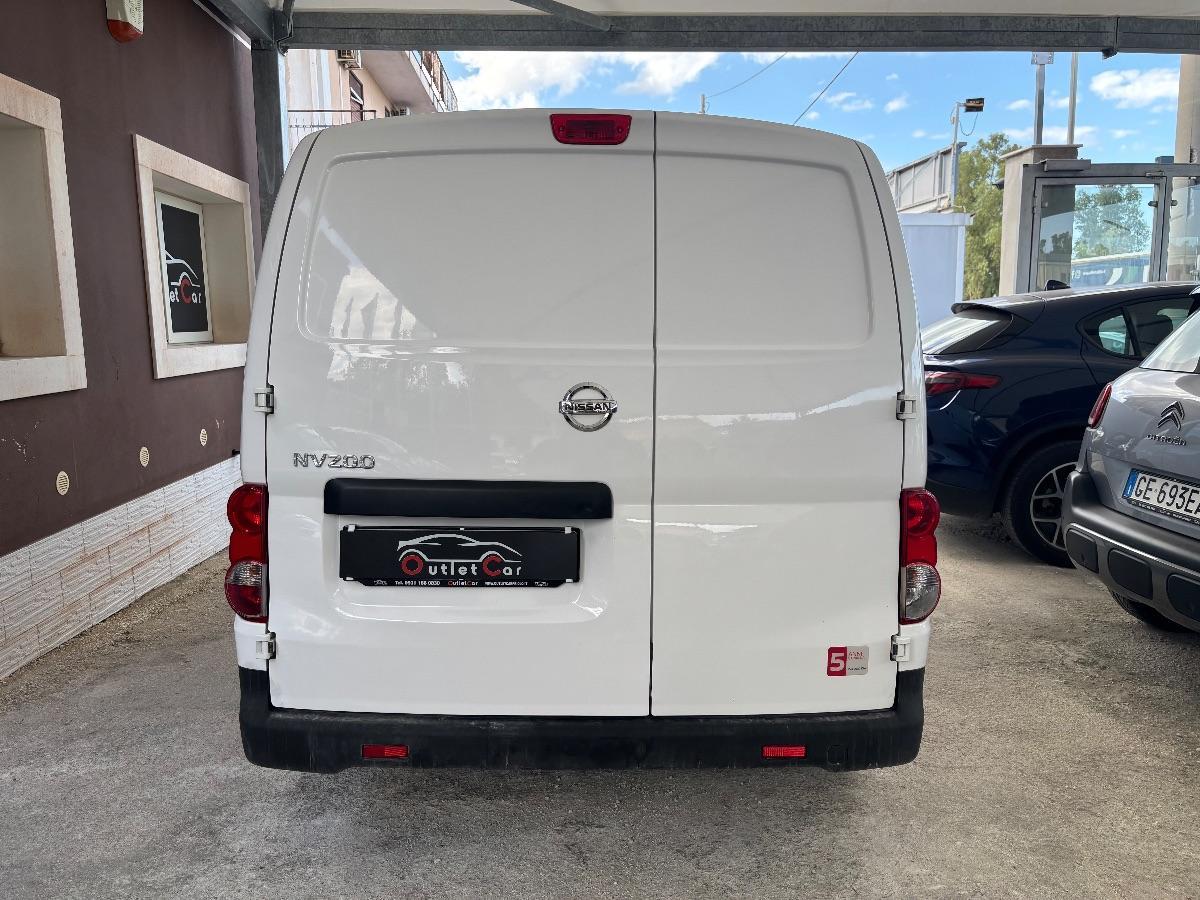 NISSAN NV200