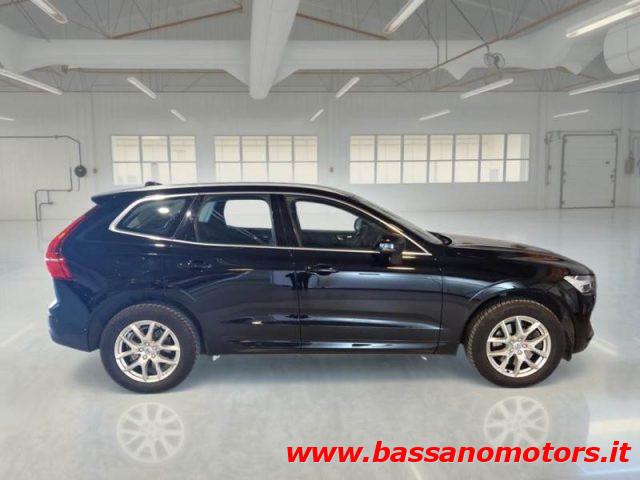 VOLVO XC60 B4 (d) AWD Geartronic Momentum Pro IN ARRIVO