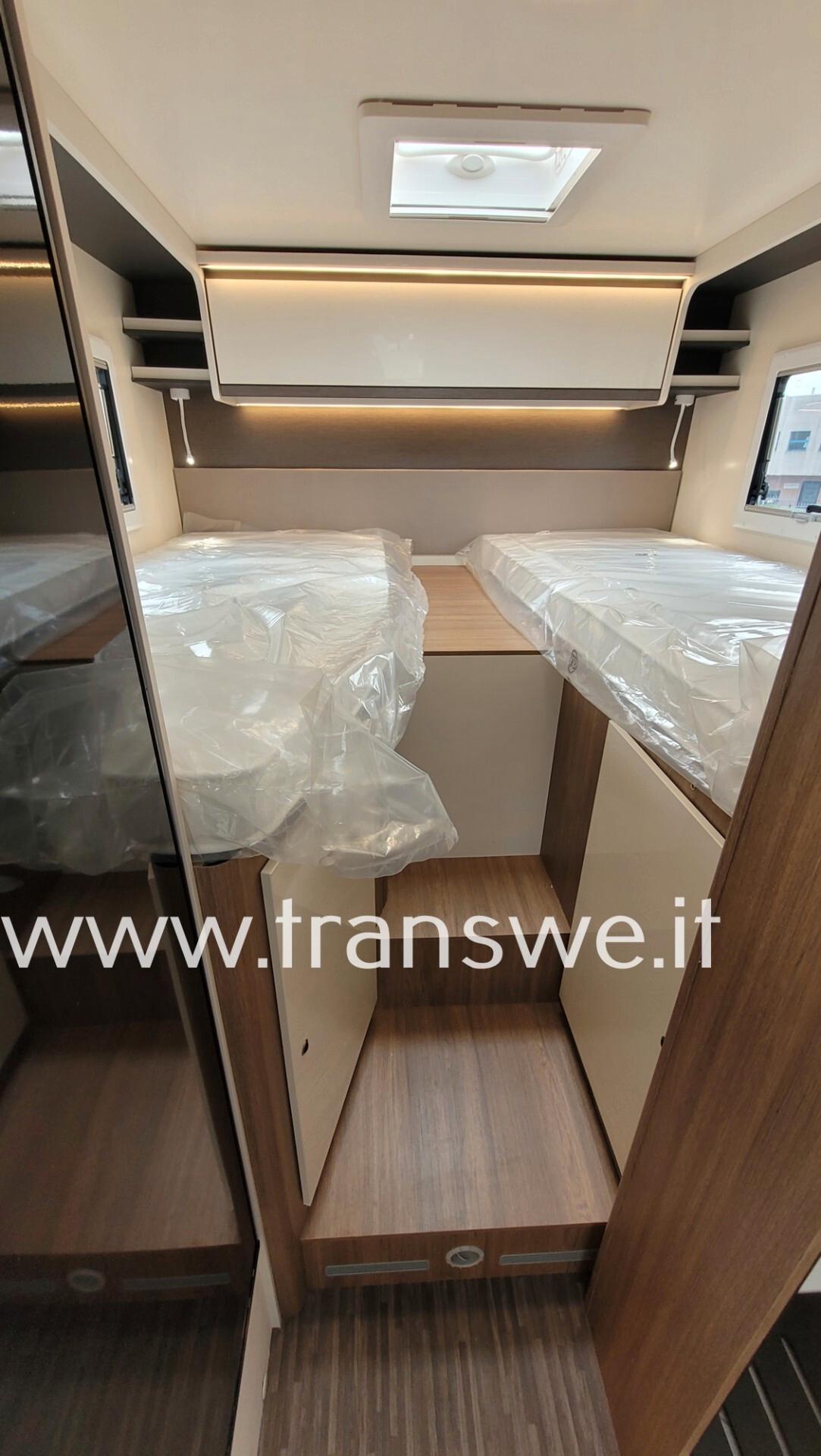 Elnagh Baron Compact 539 Camper semintegrale con letti gemelli versione