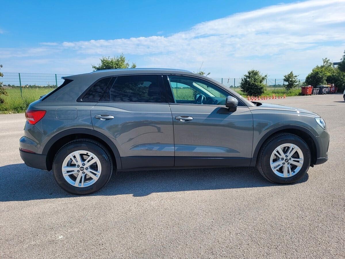 Audi Q3 45 TFSI e S tronic Business