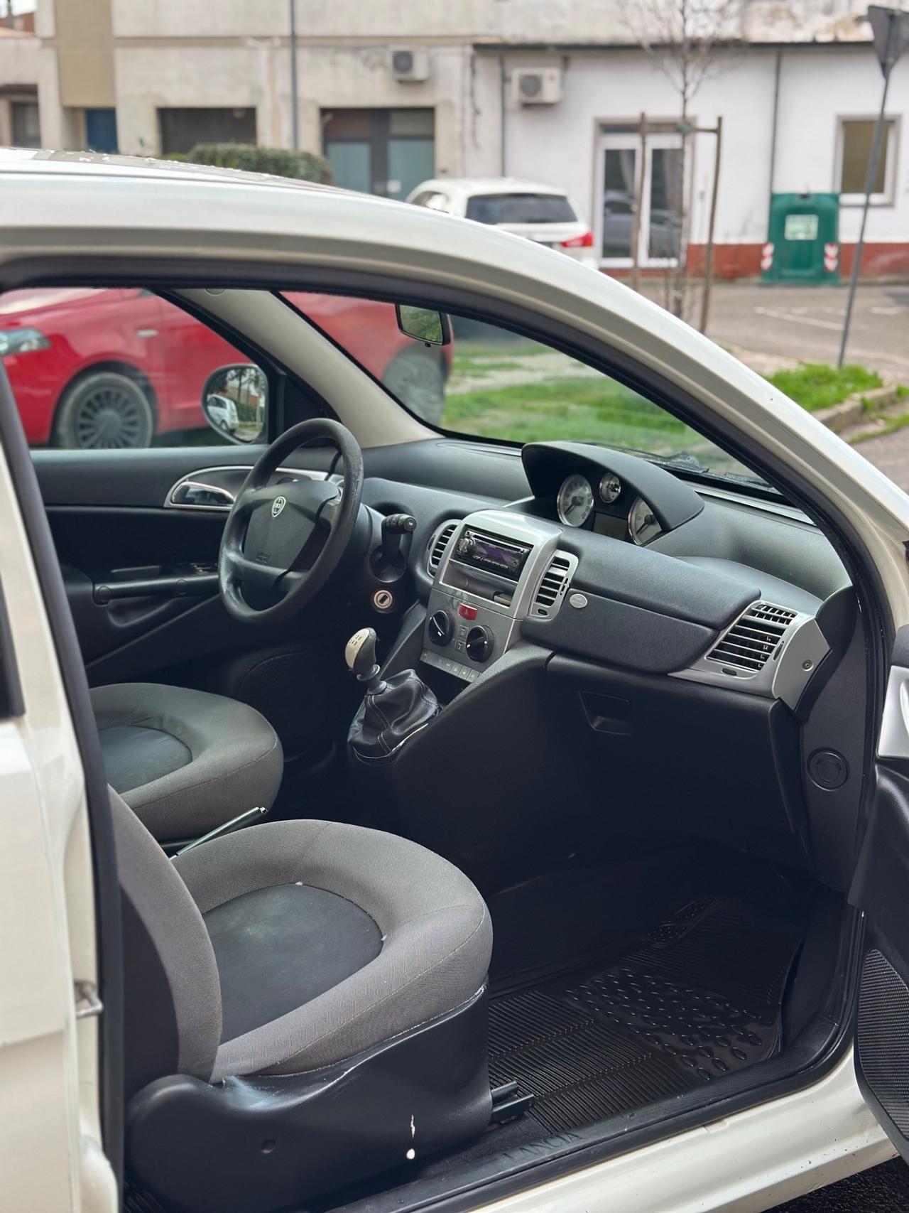 Lancia Ypsilon 1.2 New Oro