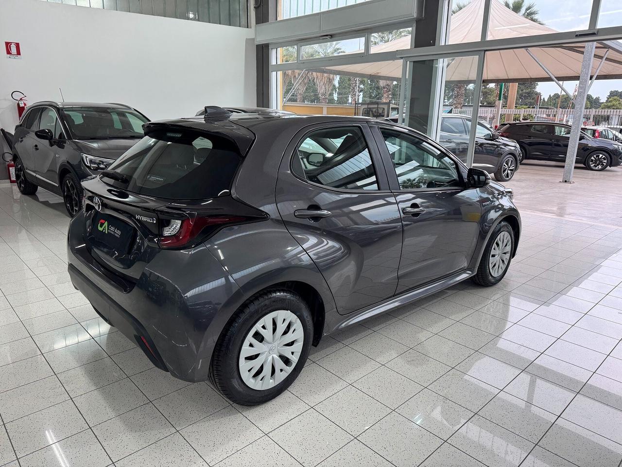 Yaris 1.5Hybrid Busines NAVI TELECAMERA BELLA