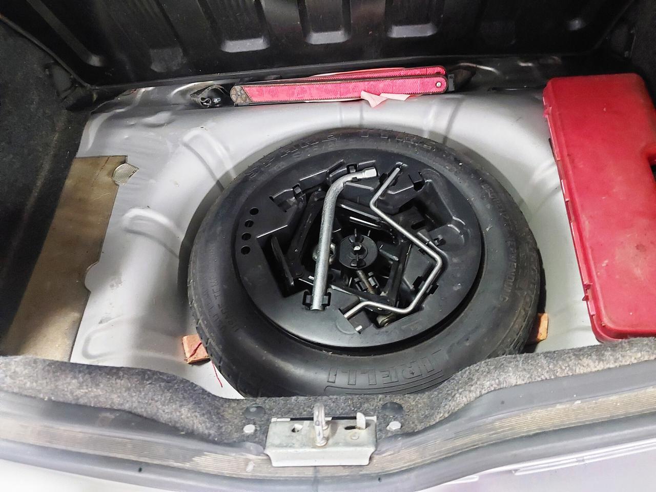 FIAT PUNTO 1.2 5P POCHI KM. 10-2010