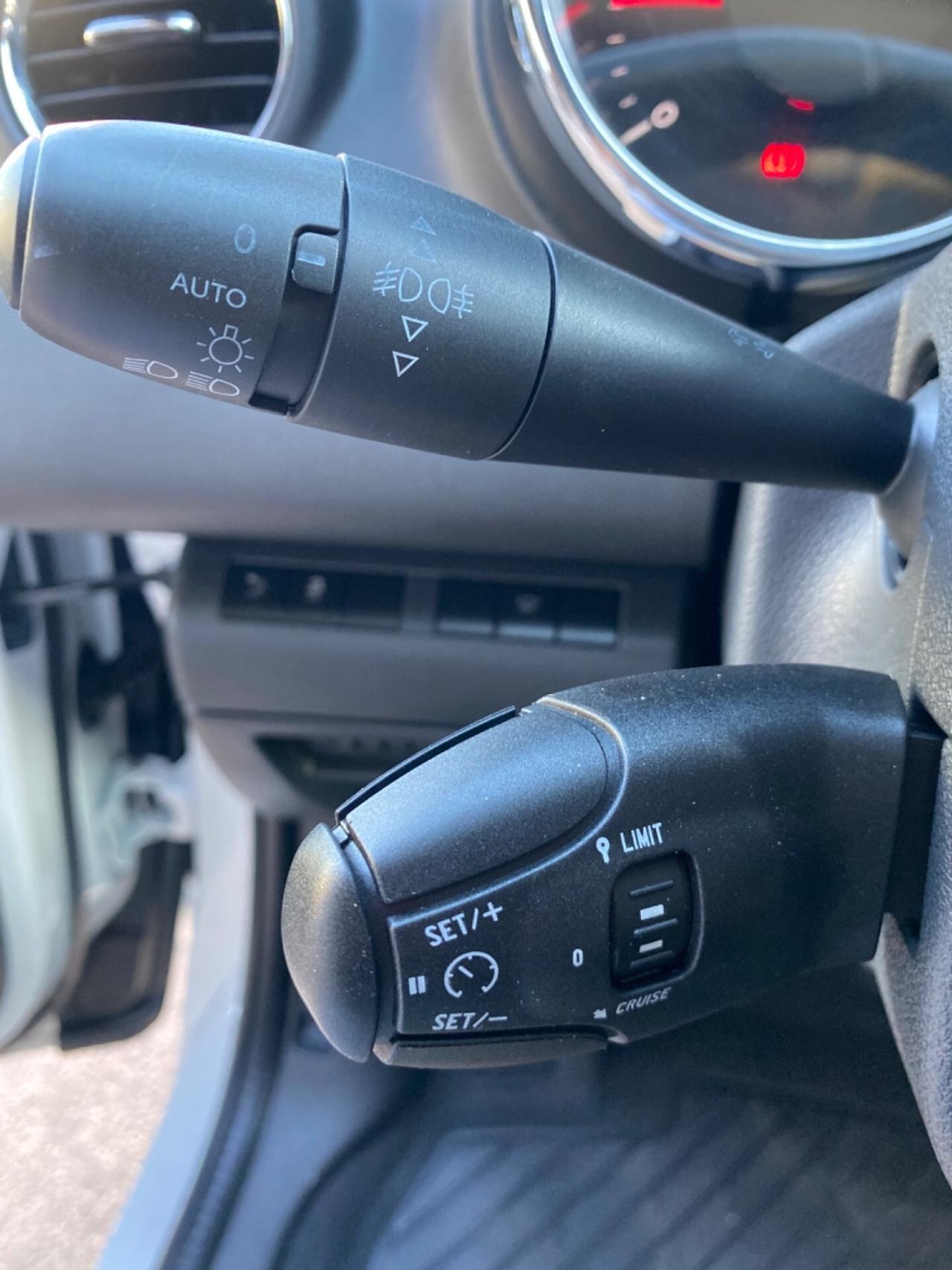 Peugeot 3008 1.6 HDI Fine 2016 Full Navi Led