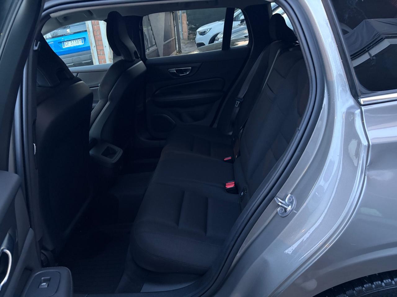 Volvo V60 B4 (d) Geartronic Momentum Business Pro