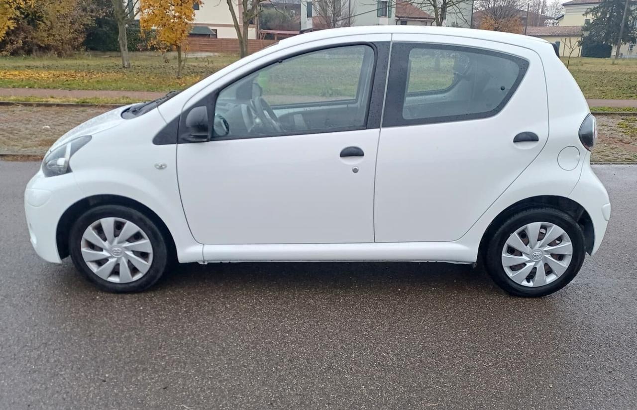 Toyota Aygo 1.0 12V VVT-i 5 porte Cool Soda Connect