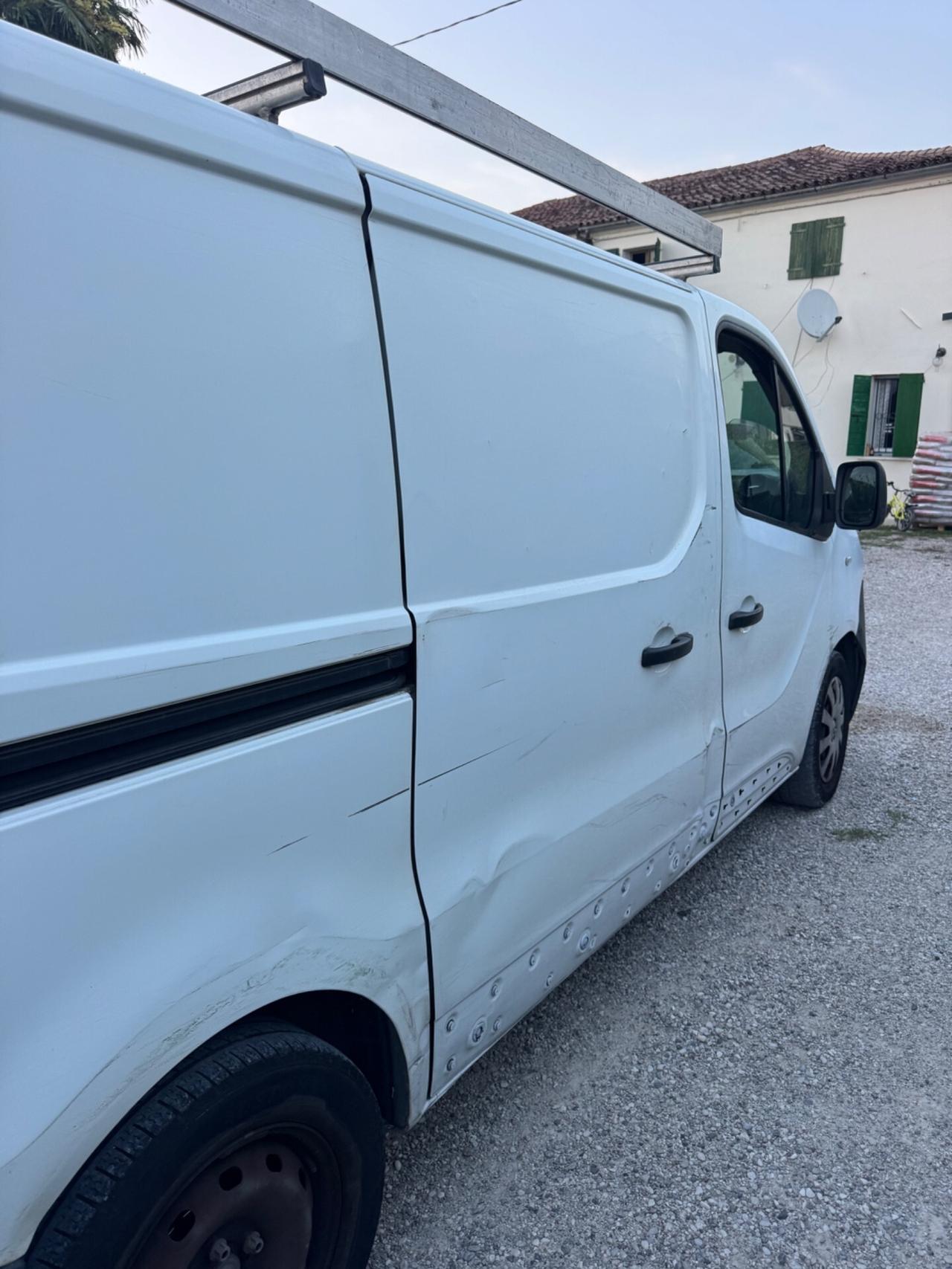 Opel Vivaro 1.6 Bi turbo 2015 motore ok frizione da fare