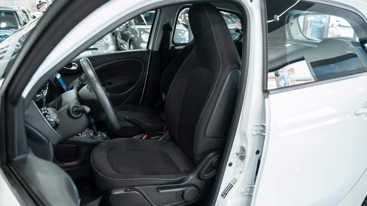 Smart ForFour 1.0 PASSION 71CV TWINAMIC AUTO NAVI LED FULL OPTIONAL