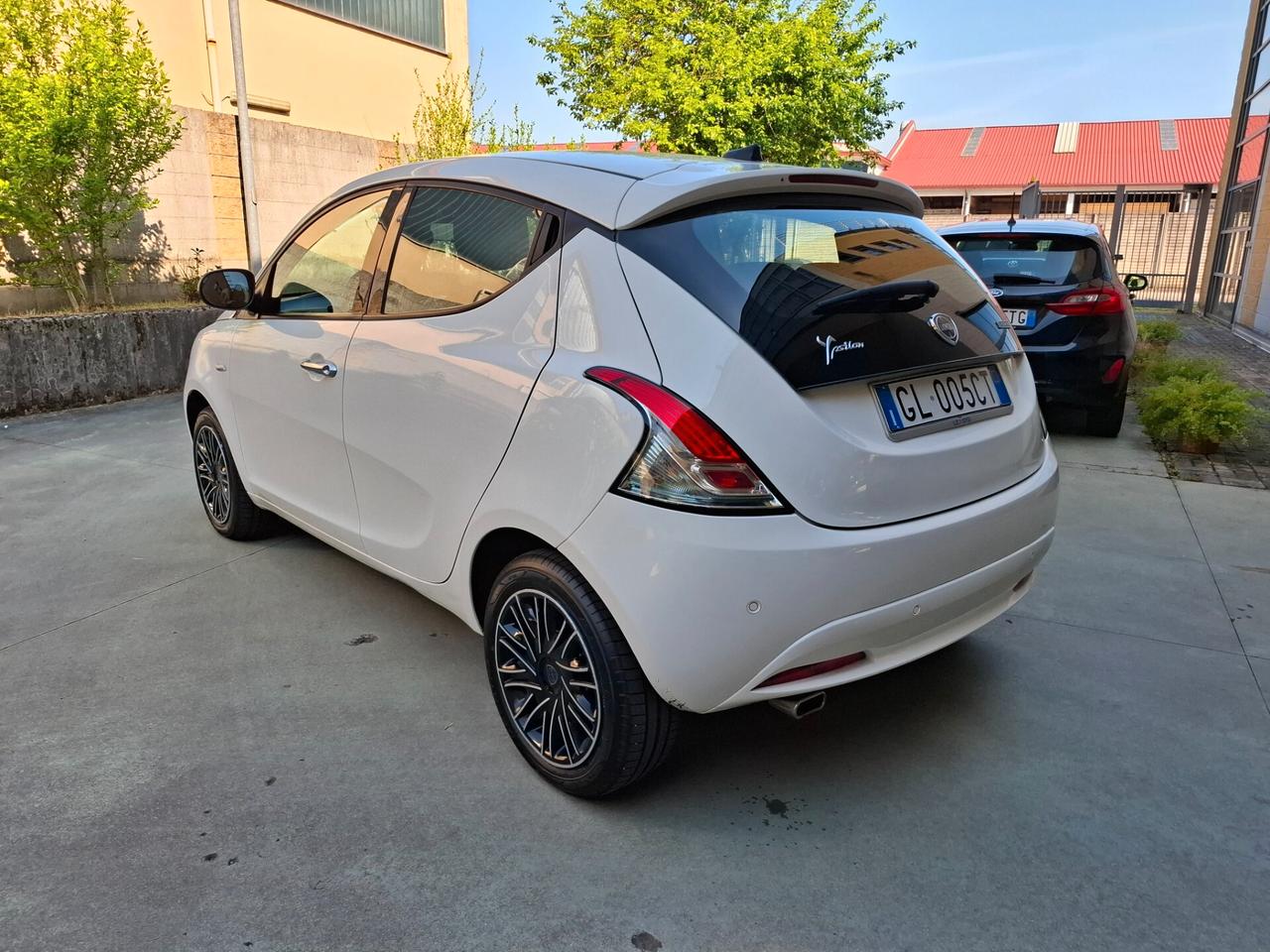 Lancia Ypsilon 1.0 FireFly 5 porte S&S Hybryd Gold