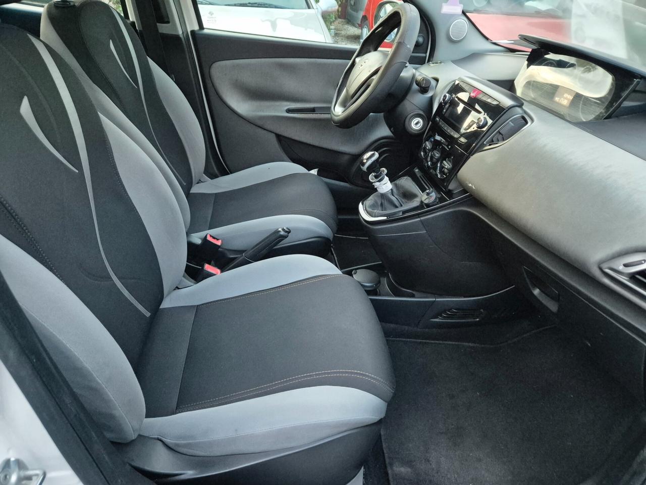 Lancia Ypsilon 1.2 69 CV 5 porte Gold