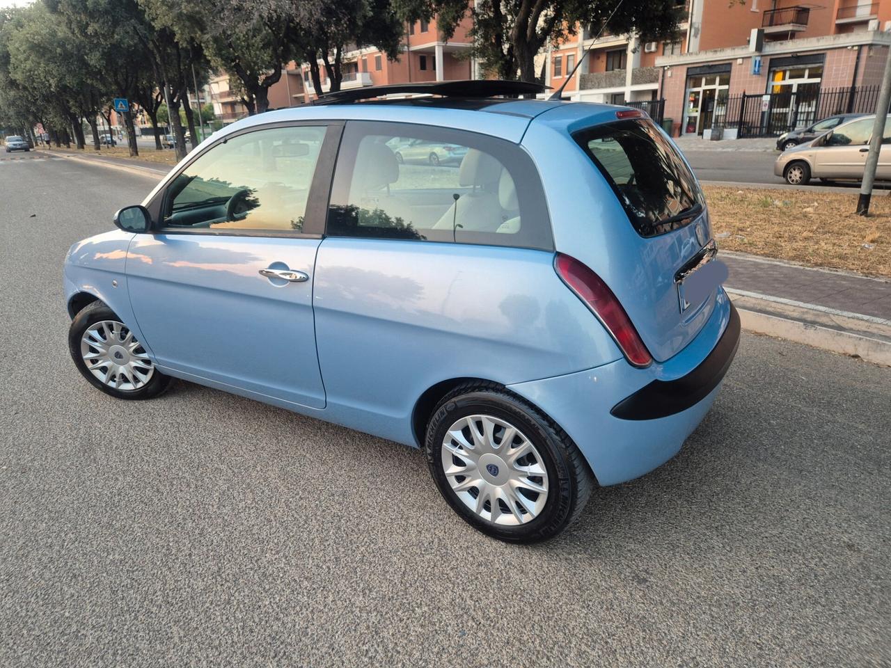 Lancia Ypsilon 1.3 MJT 69 CV Platino tetto apribileeeee