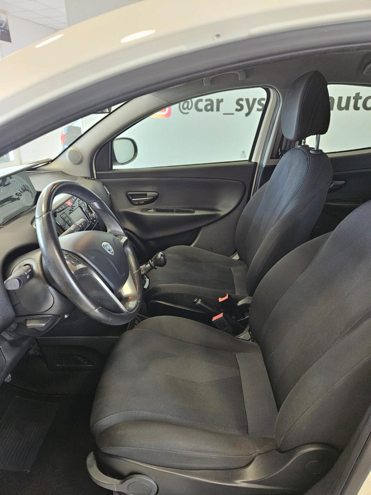 Lancia Ypsilon 1.2 69 CV 5 porte Gold