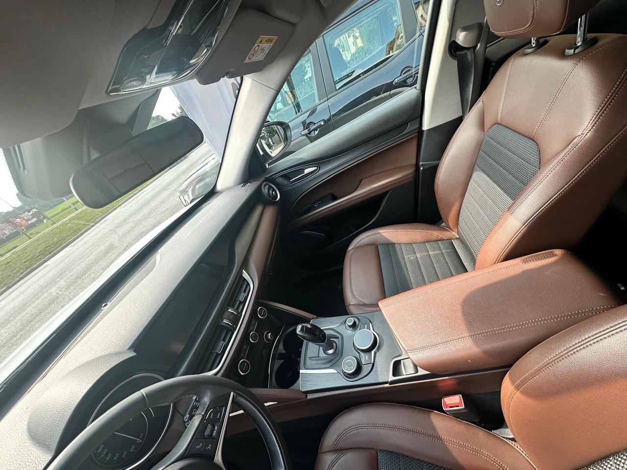 Alfa Romeo Stelvio 2.2 Turbodiesel 180 CV AT8 Q4 Business