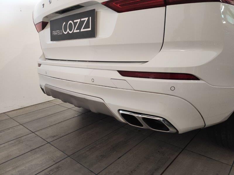 VOLVO XC60 (2017-->) - XC60 B4 Geartronic Momentum