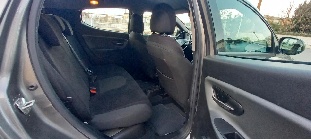 Lancia Ypsilon Benzina cc. 1.242 - 5 Porte 5 Posti UTILIZZABILE ANCHE PER I NEOPATENTATI.