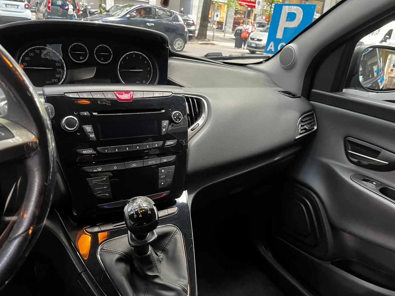 Lancia Ypsilon 1.2 69 CV 5 porte Platinum