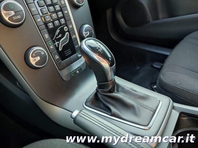 VOLVO V40 D3 Geartronic Momentum