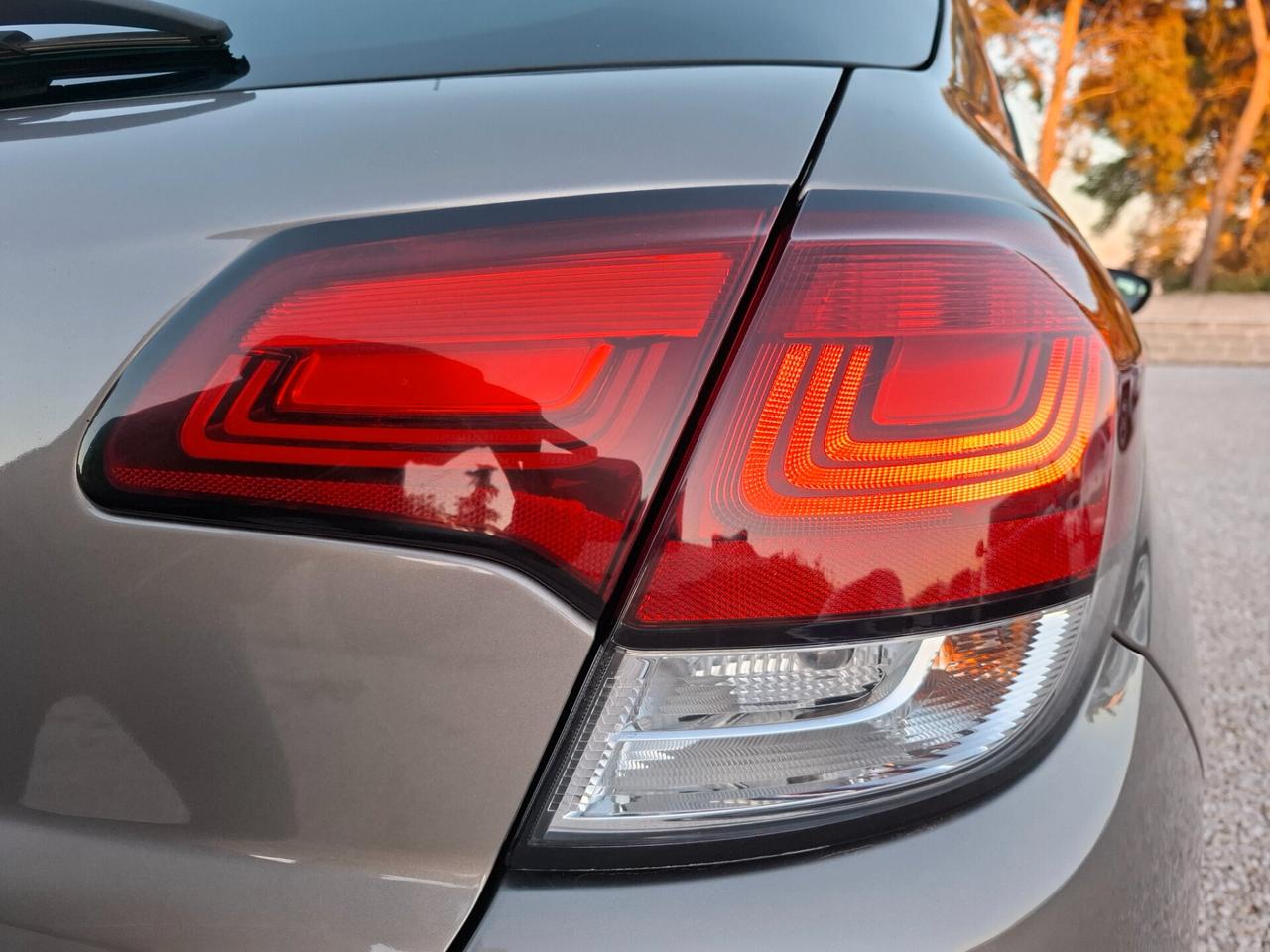 Citroen C4 1.6 HDi 90cv *NAVY-LED-PARK*