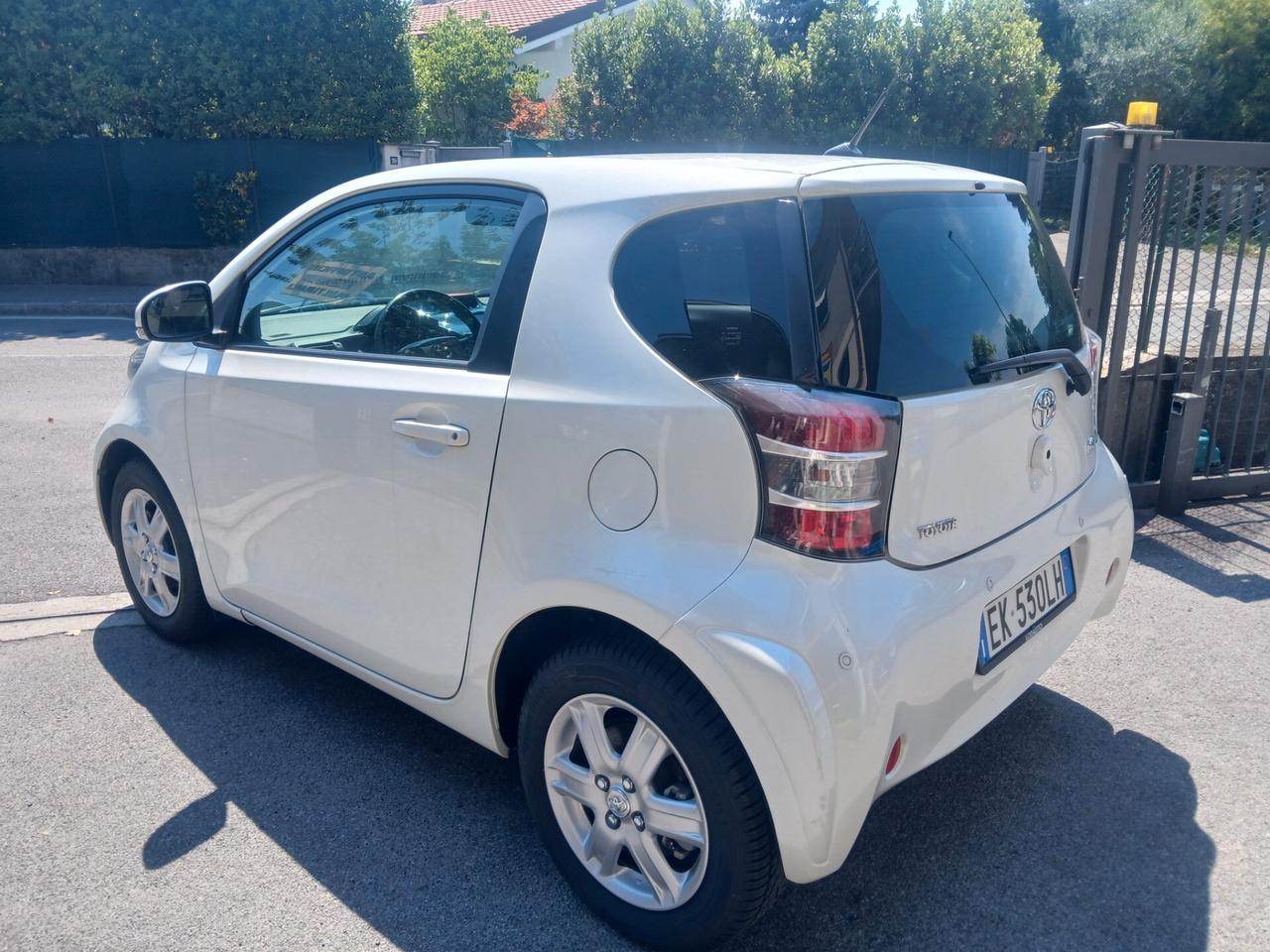 Toyota iQ 1.0 CVT Loung 4 POSTI