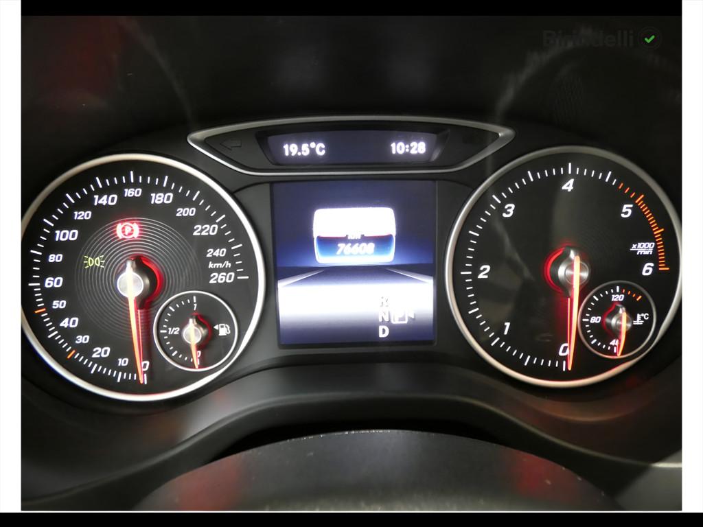 Mercedes-Benz GLA (X156) - GLA 200 d Automatic Business