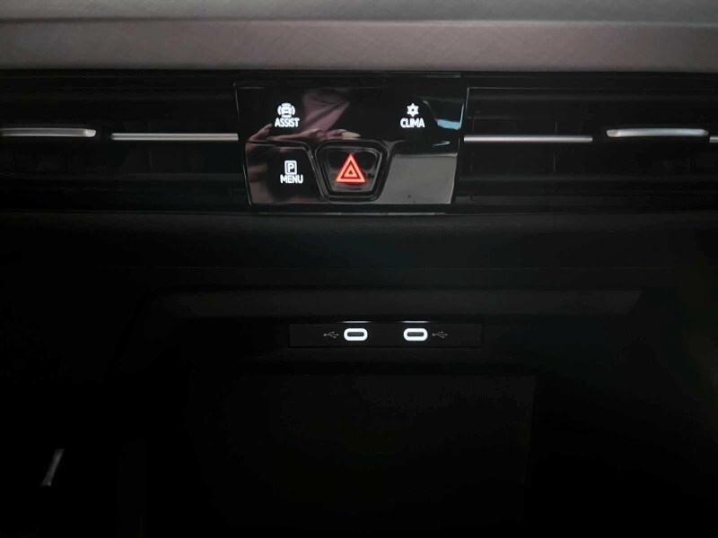 VOLKSWAGEN Golf 8ª serie Golf 1.0 eTSI EVO DSG...