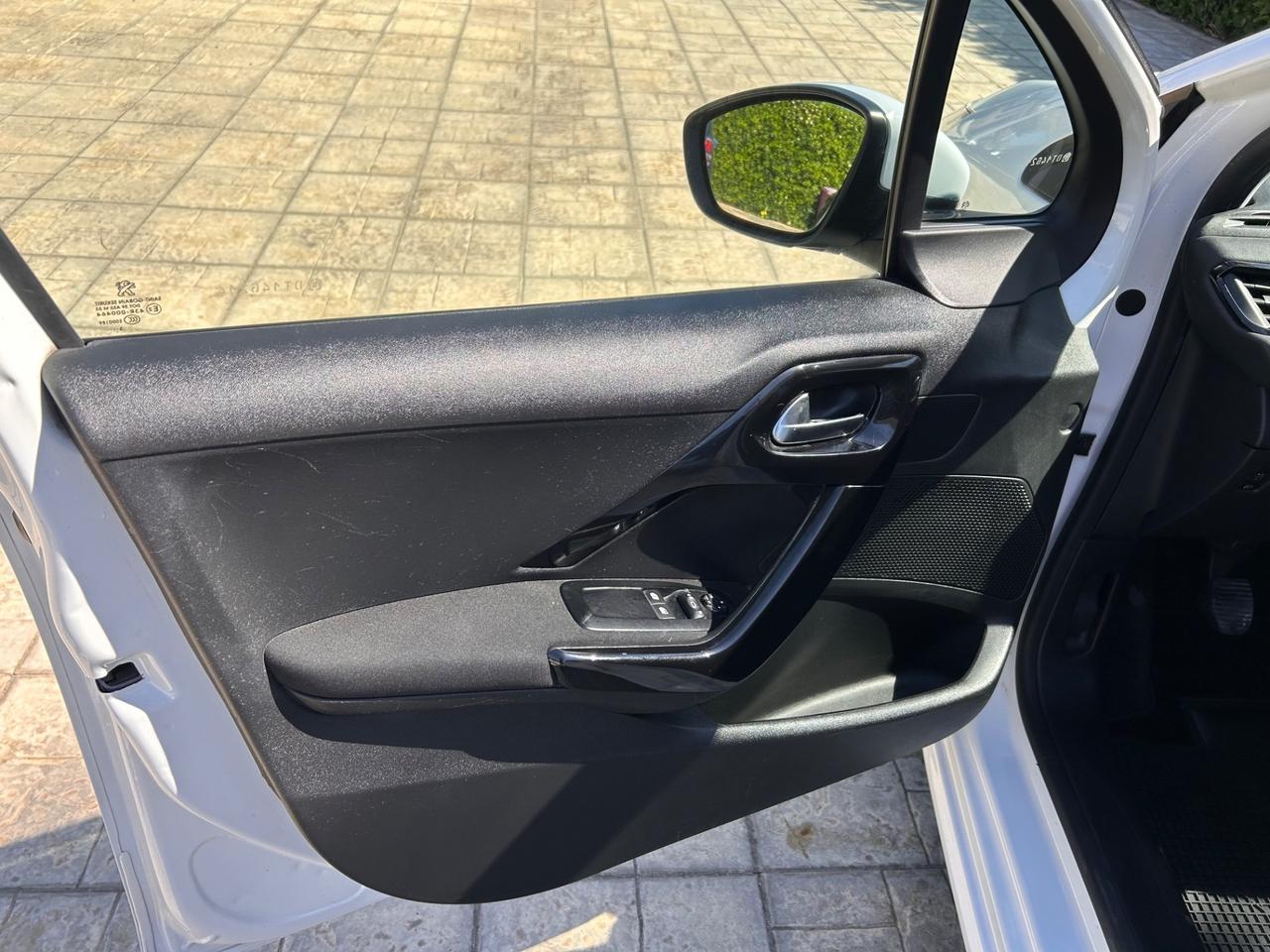 Peugeot 208 1.4 HDi 68 CV 5 porte Access