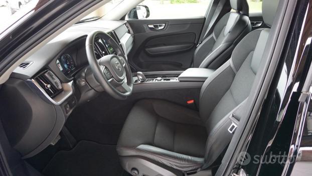 VOLVO XC60 B4 (d) AWD Geartronic Momentum