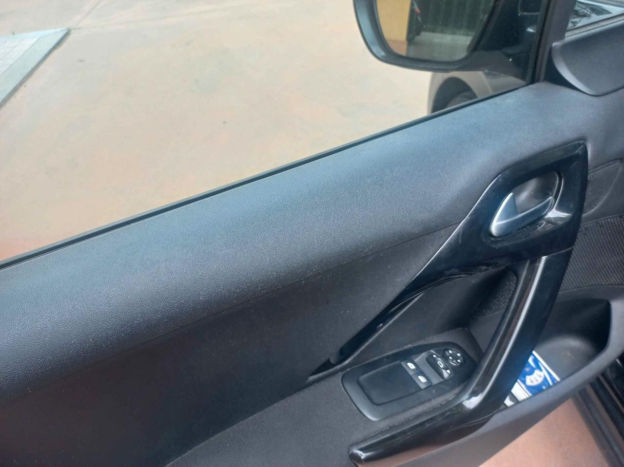 Peugeot 208 BlueHDi 75 5 porte Touch