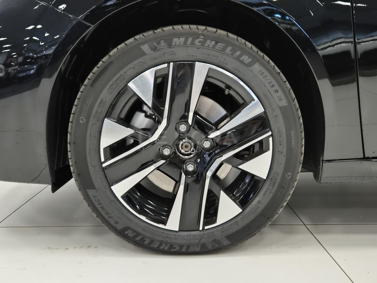 Peugeot 208 1.2 hybrid allure 110cv e-dcs 6