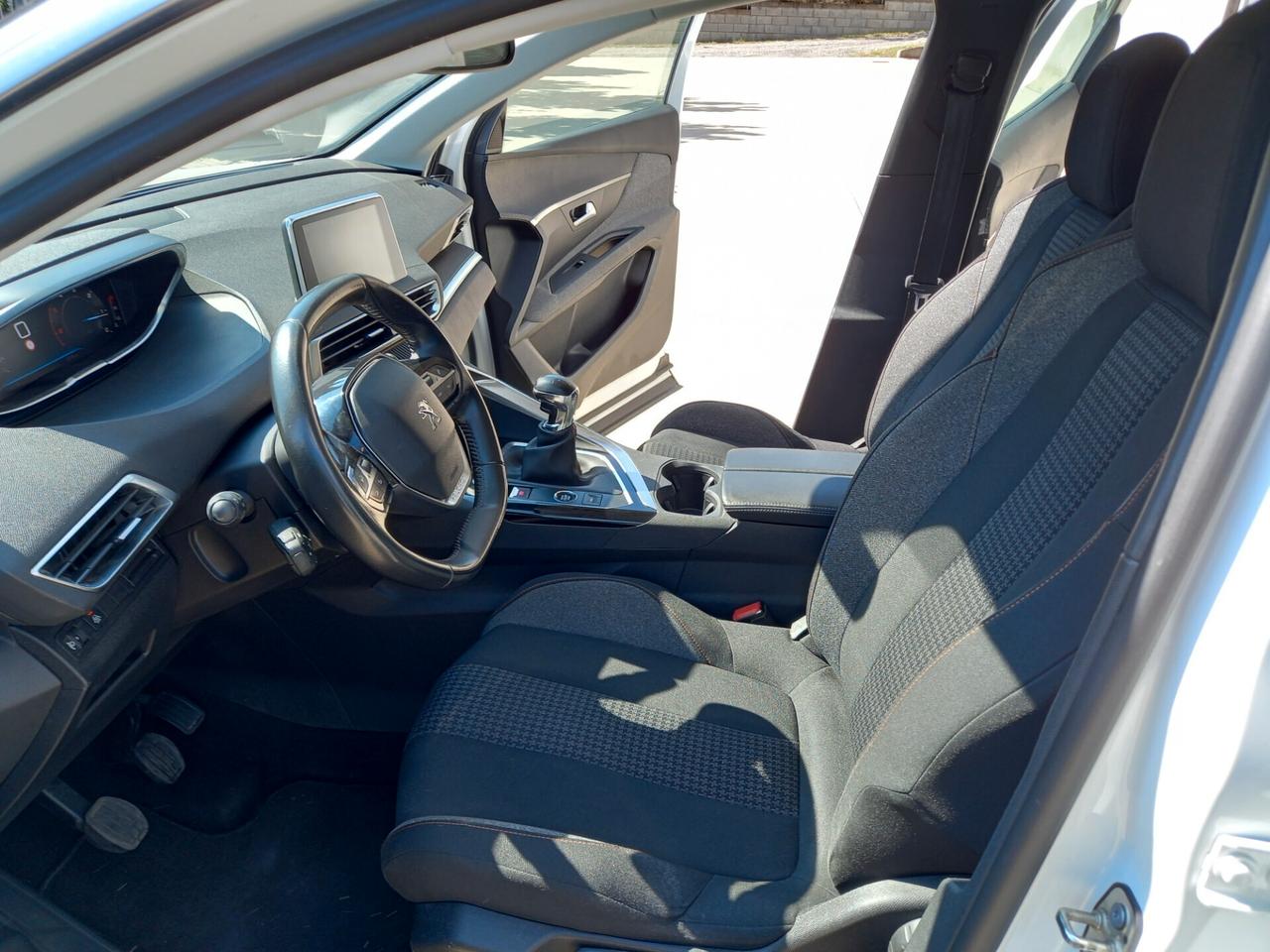 Peugeot 3008 BlueHDi 130 S&S 2022