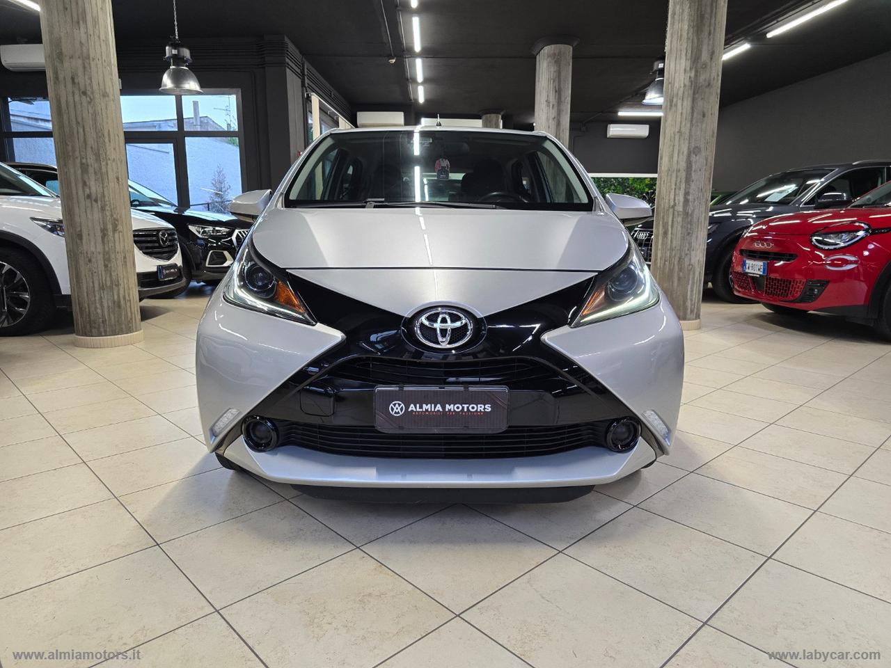 TOYOTA Aygo 1.0 VVT-i 69 CV 5p. x-play TSS