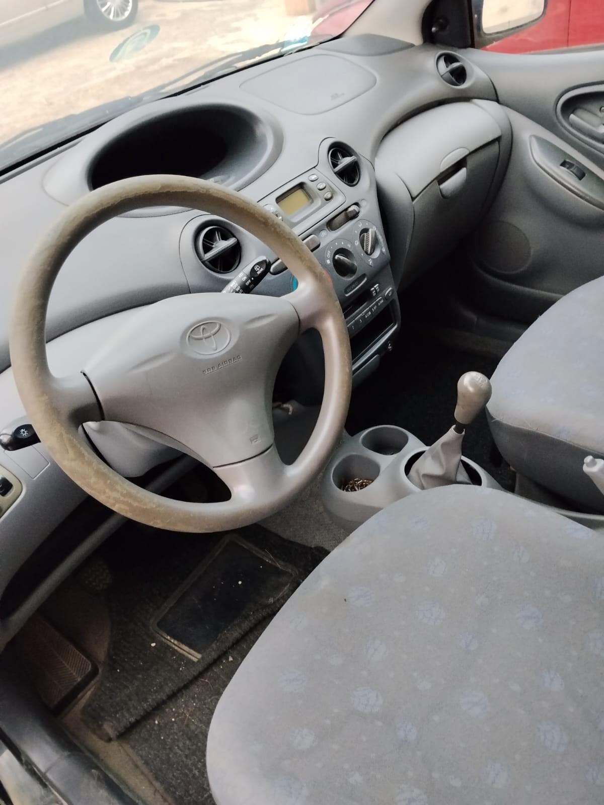 Toyota Yaris 1.0i 16V cat 5 porte Sol