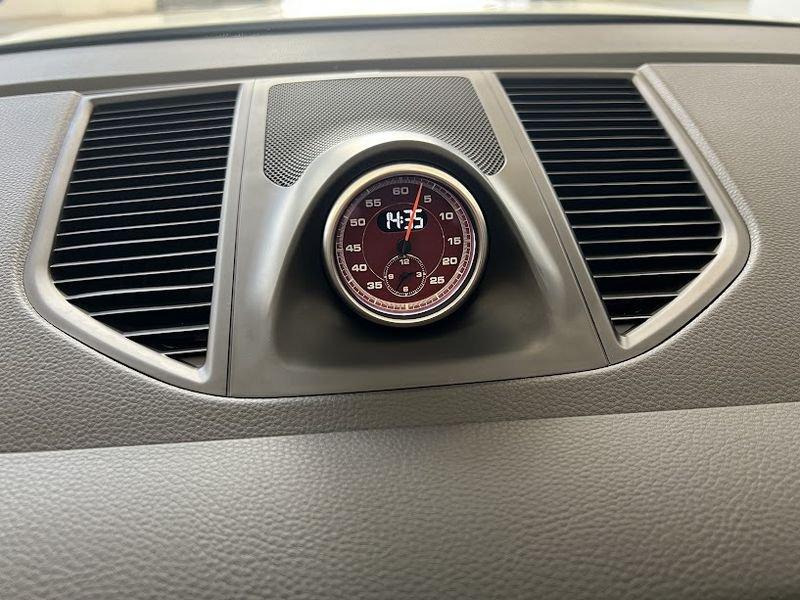 Porsche Macan -