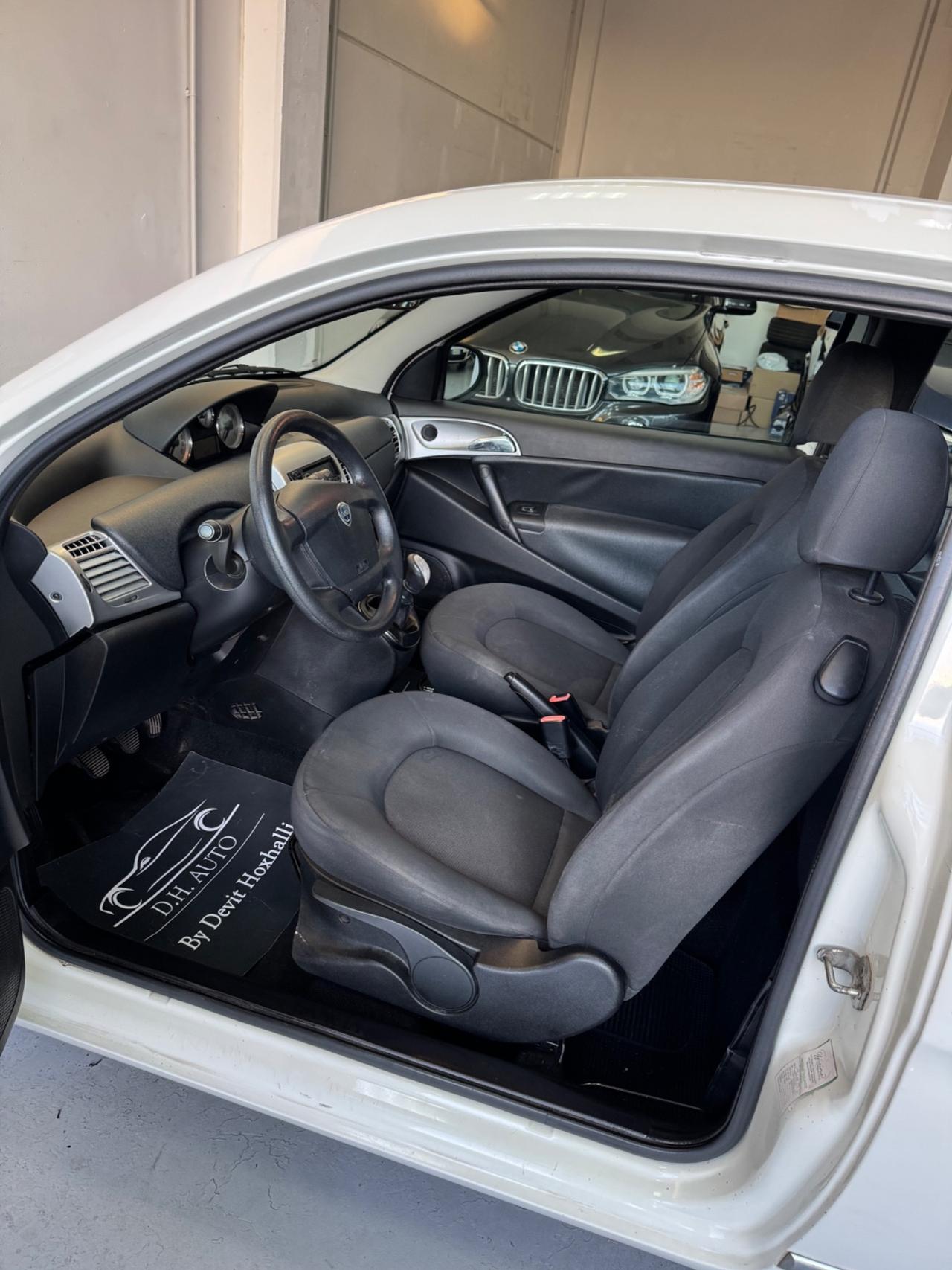 Lancia Ypsilon 1.2 69 CV Unyca