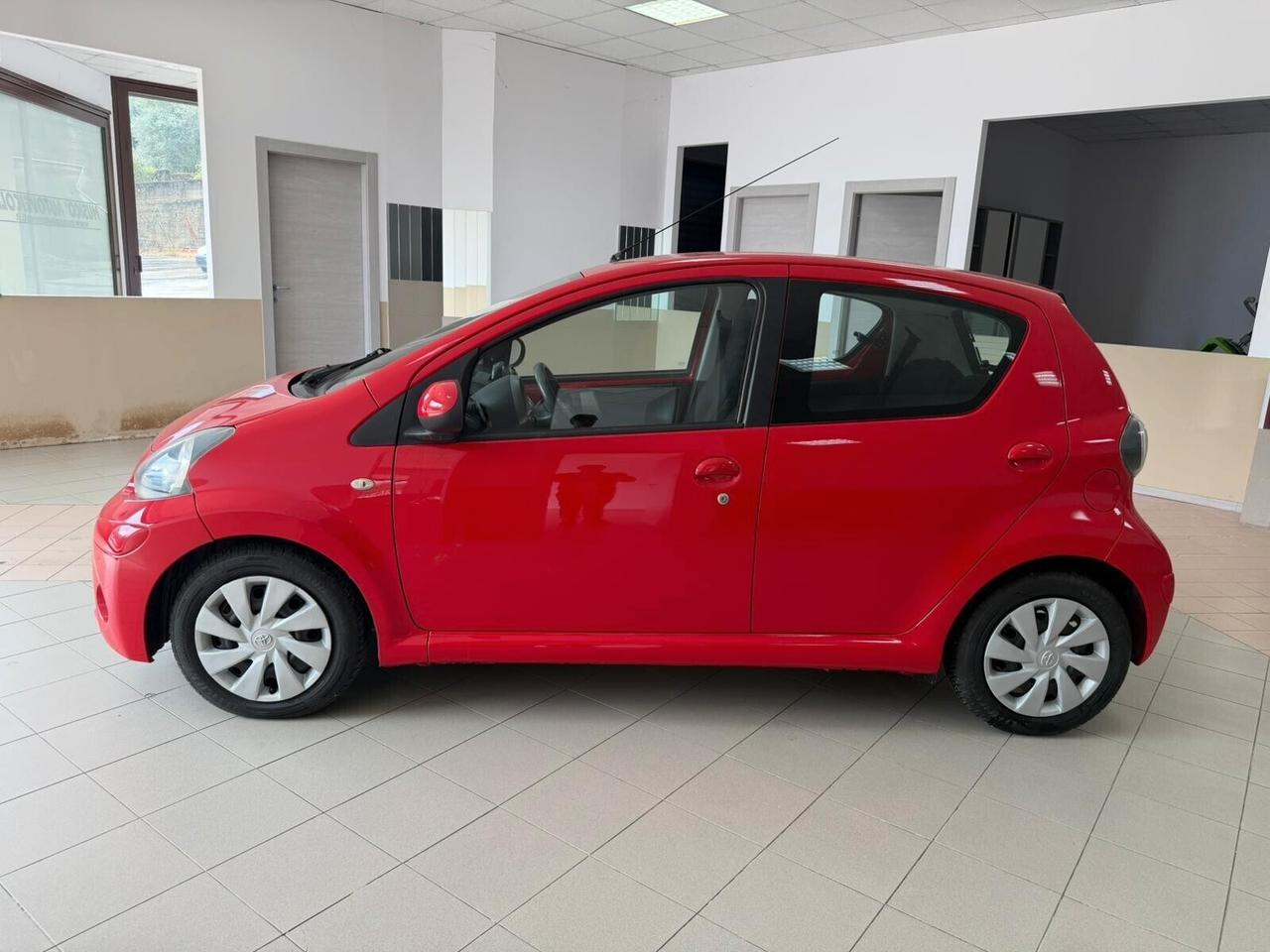 Toyota Aygo 1.0 VVT-i 69 CV 5 porte x-cool MMT