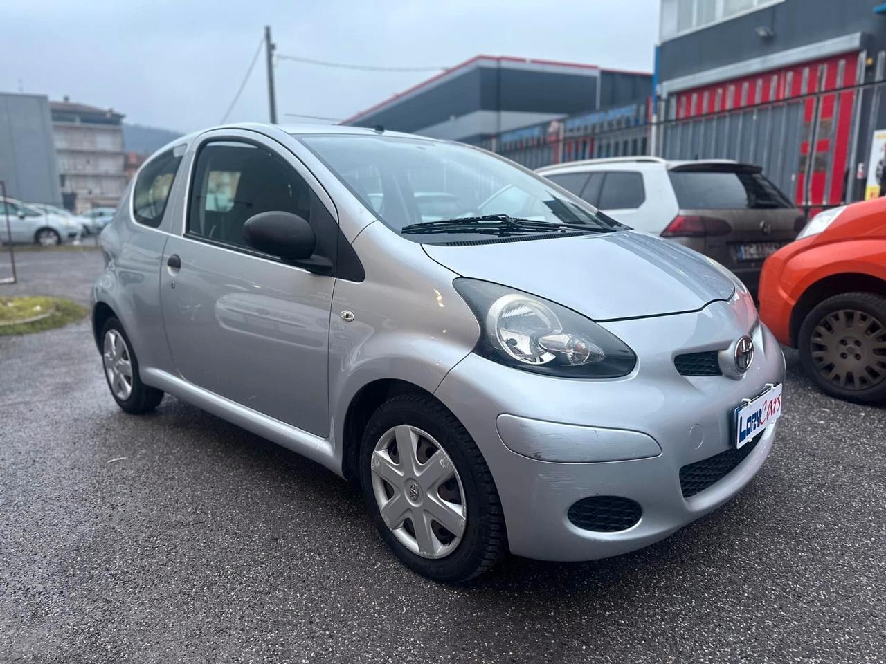 Toyota Aygo 1.0 12V VVT-i 3 porte Sol NEOPATENTATI