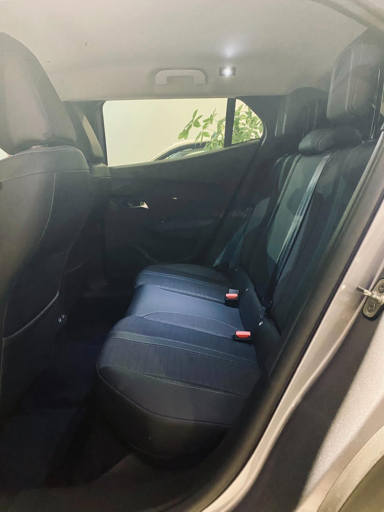 Peugeot 2008 PureTech 130 S&S EAT8 Allure