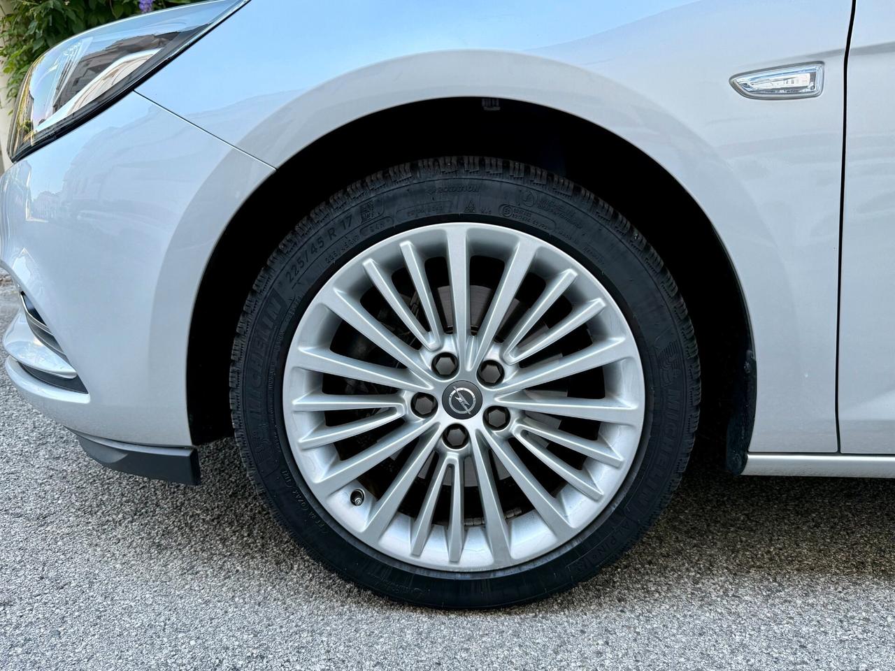 Opel Astra Sports Tourer 1.6 cdti Innovation 136cv auto IVA ESPOSTA
