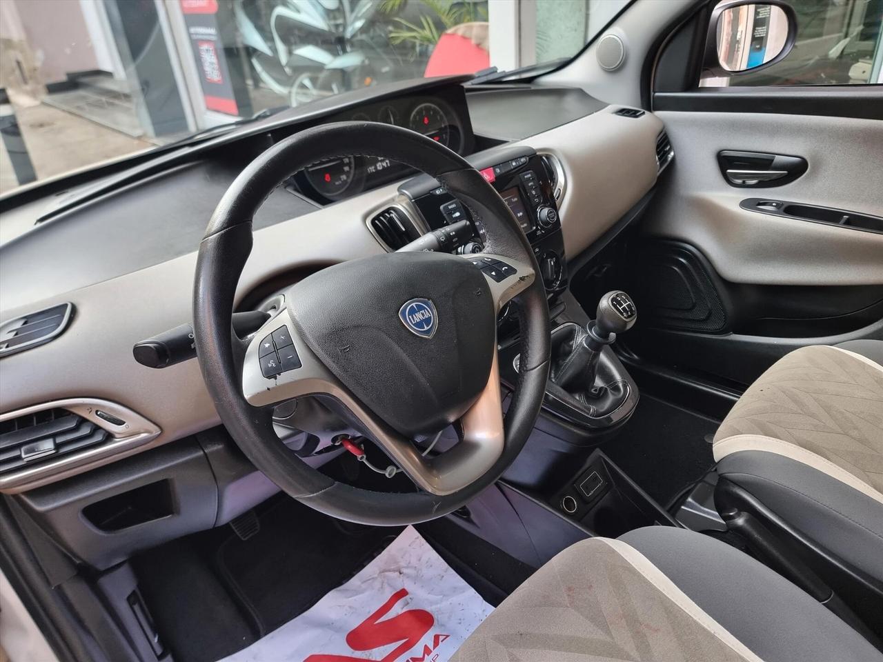 Lancia Ypsilon 1.2 69 CV 5 porte Gold