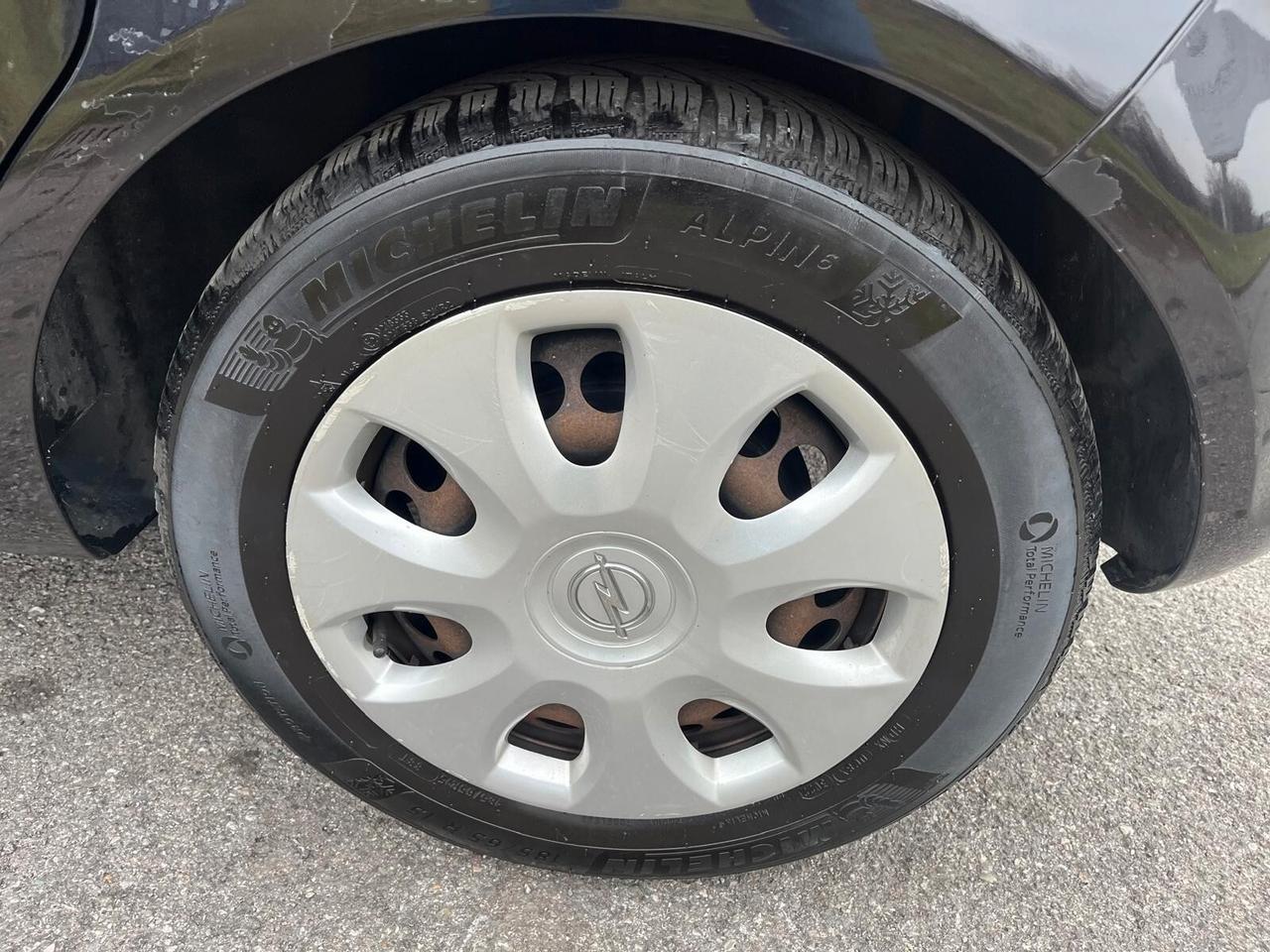 Opel Corsa 1.2 5 porte Club **NEOPATENTATI**