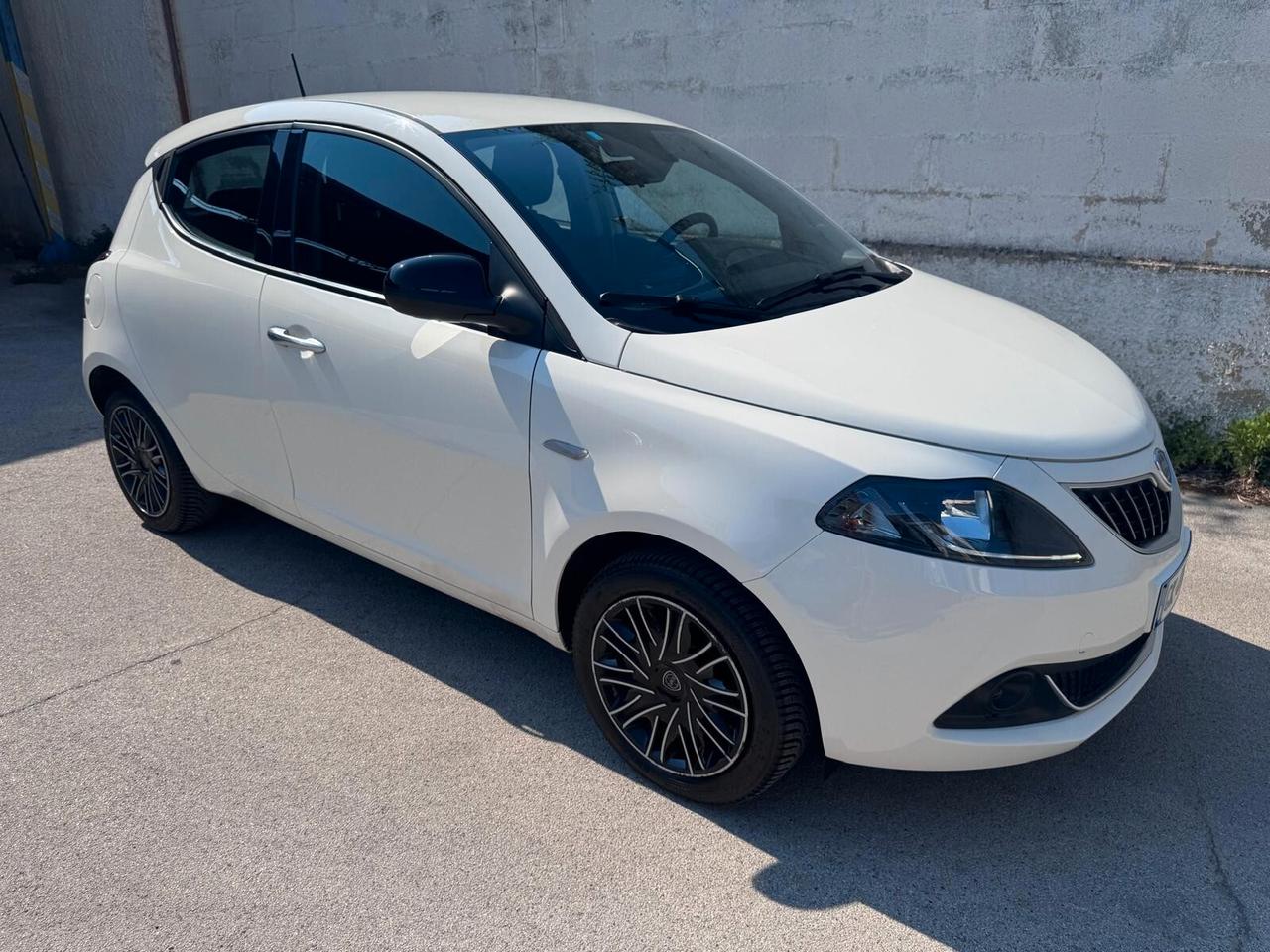 Lancia Ypsilon 1.0 FireFly 5 porte S&S Hybrid Gold