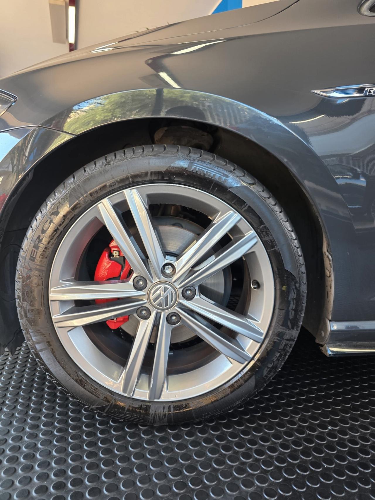 Volkswagen Golf 7.5 R-Line 1.6tdi VIRTUAL FARI LED