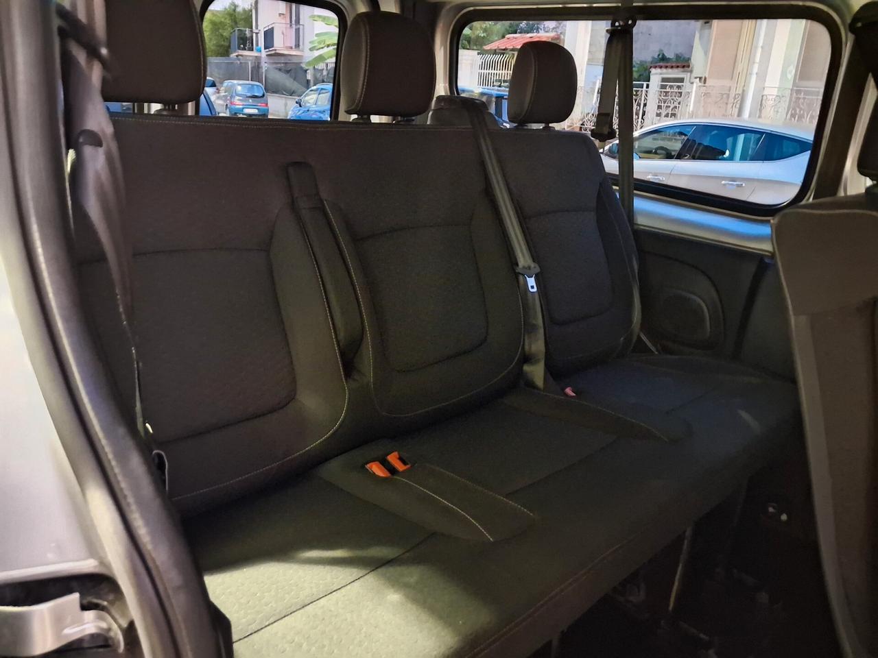 Opel Vivaro 1.6 CDTI uni pro 9 posti (Gancio train