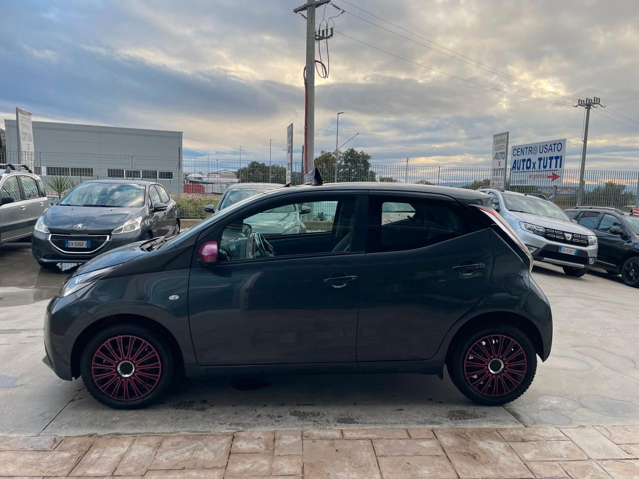 Toyota Aygo 1.0 VVT-i 69 CV 5 porte x-wave